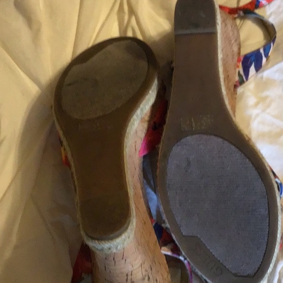 Beautiful Guess wedge ankle strap sandles - Picture 3 of 7